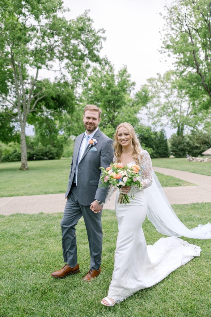 a romantic spring wedding at Ravenswood Mansion in Franklin, TN with gorgeous florals from Larson's Floral Co.