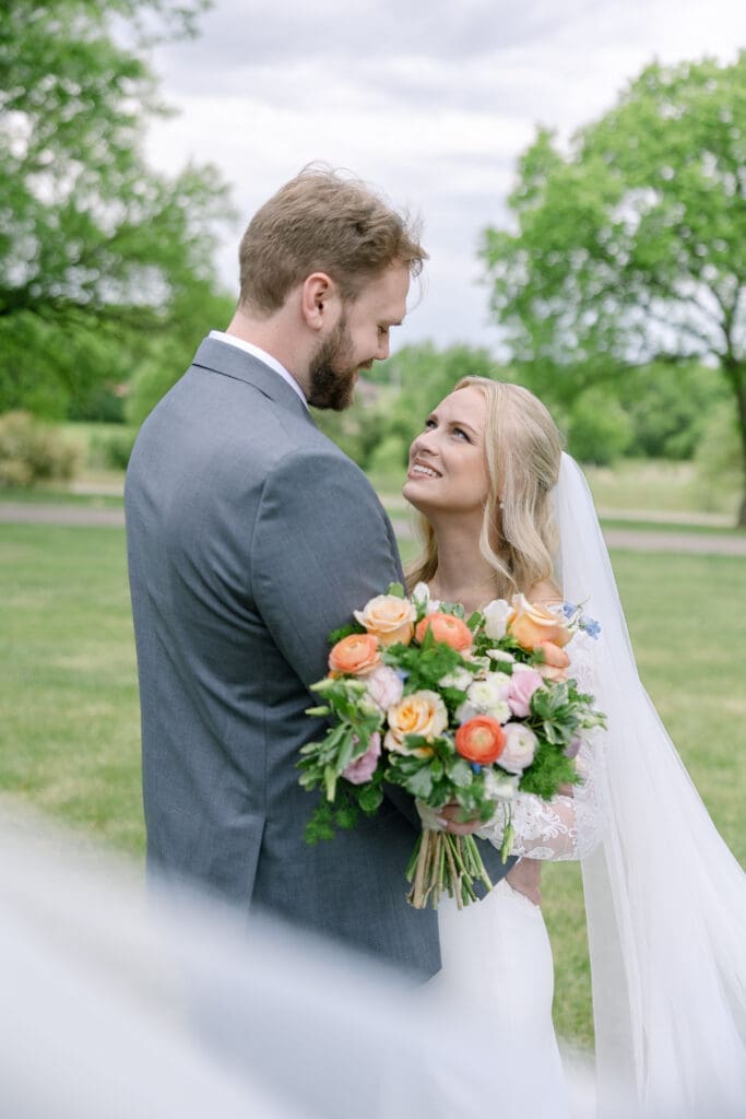 a romantic spring wedding at Ravenswood Mansion in Franklin, TN with gorgeous florals from Larson's Floral Co.