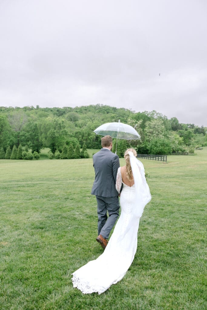 a romantic rainy spring wedding at Ravenswood Mansion in Franklin, TN with gorgeous florals from Larson's Floral Co.